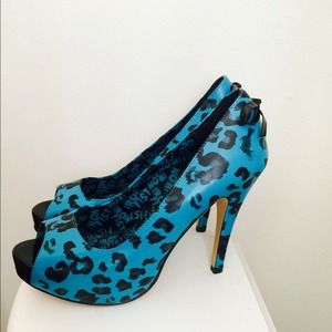 Iron fist pumps size 9