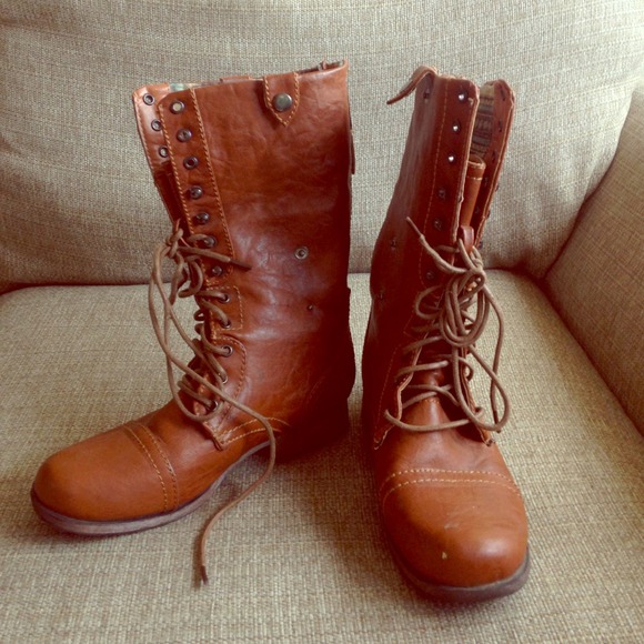 Short Chestnut Brown Boots
