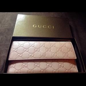 gucci light pink wallet