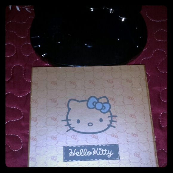 tradedd! Hello kitty palettes NEW