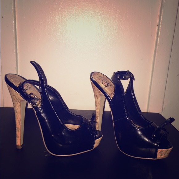 Black and cork heels.