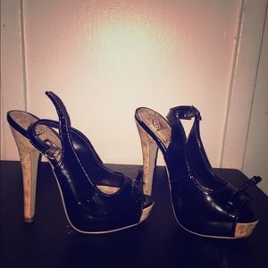 Black and cork heels.