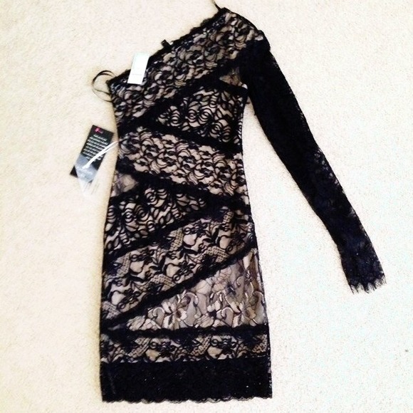 bebe Dresses & Skirts - Beautiful BEBE Lace Dress 😍