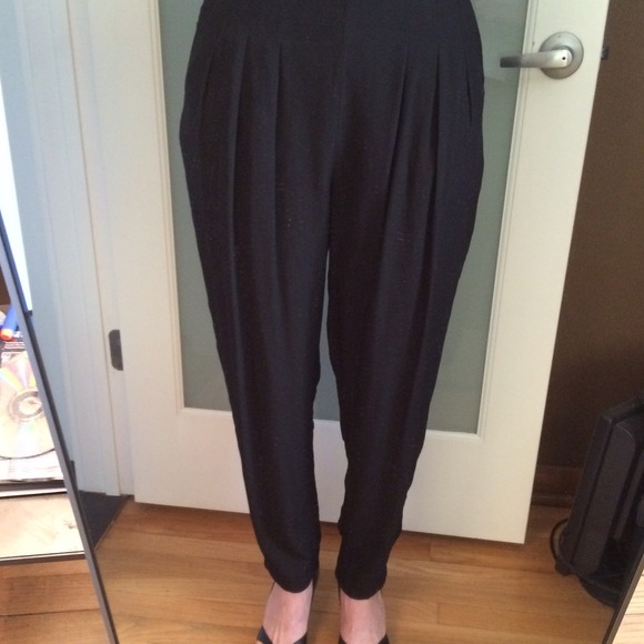 Line & Dot pleaded lightweight trouser medium