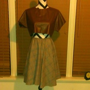 OVERSIZED CROP TOP X PLAID CICRLE SKIRT