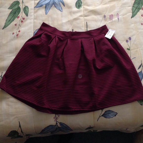 Maroon red medium Aeropostale zipper skirt