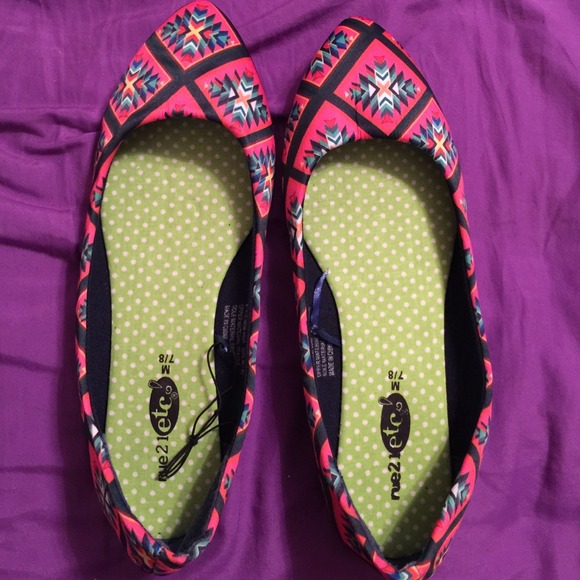 Brand new Rue 21 flats