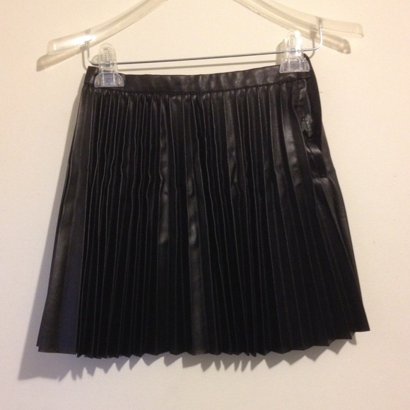 🚫🚫SOLD ON VINTED🚫🚫H&m pleated skirt