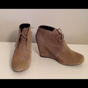 Dolce Vita Tan Suede Wedges