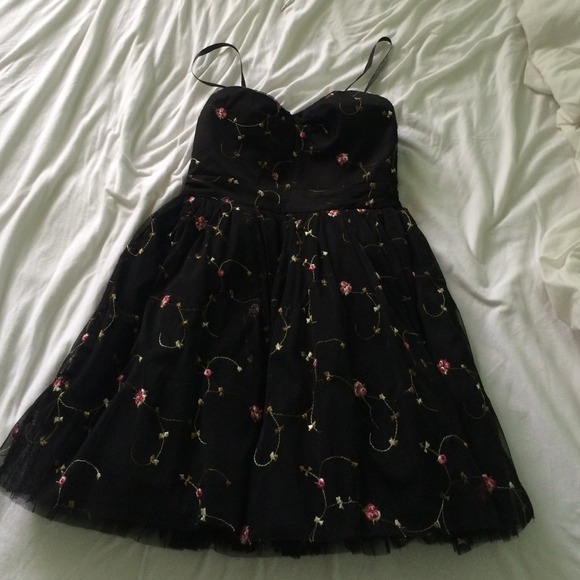 black embroidered poufy dress 🎀
