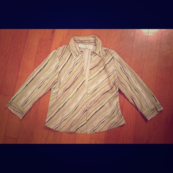 3/4 sleeve button up top green/browns