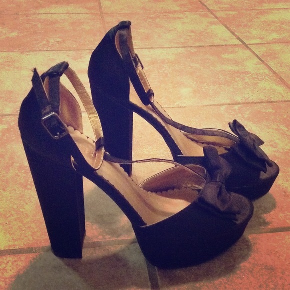 Forever 21 black bow heels