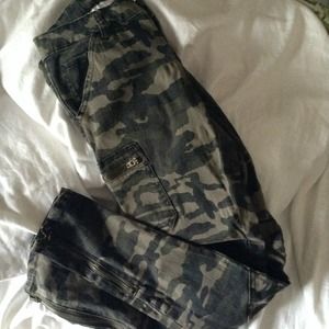 Camo cargo skinny jeans