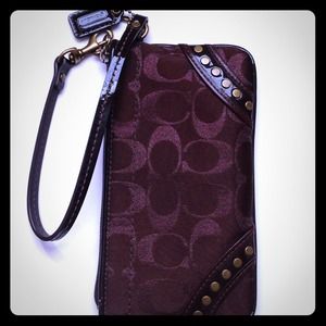 COACH WRISTLET CHOCOLATE BROWN a/Studs