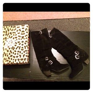 Naughty Monkey "risk it boot" size 8 1/2 in black.