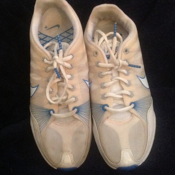 Nike White and Blue Sister Series running shoes