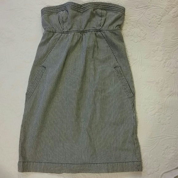 Strapless Pinstripes gene dress with pockets