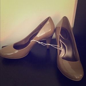 Beige heels