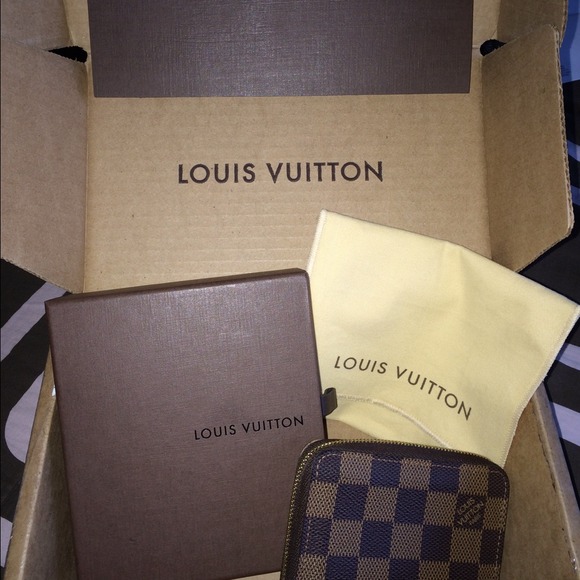 Louis Vuitton Clutches & Wallets - 🌹Louis Vuitton Damier Zippy Coin Purse🌹