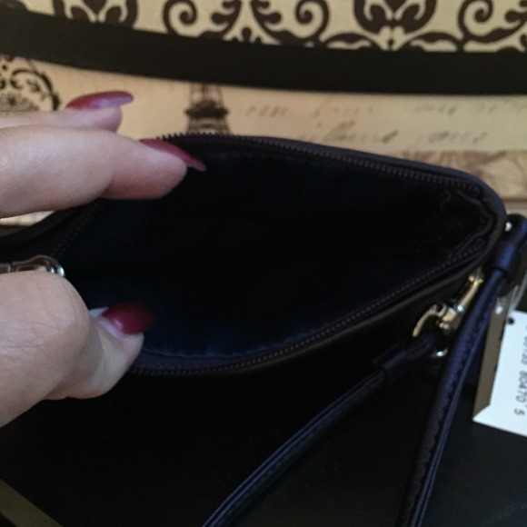 🎉Coach Wristlet🎉 - Picture 3 of 4