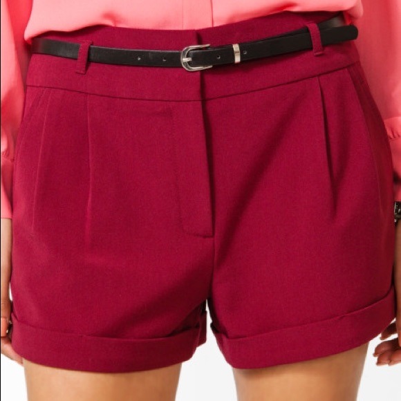❤️Dressy Red Pleated Woven Shorts With Belt❤️