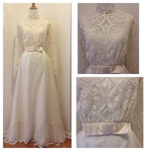 Vintage 1970s Wedding Gown w/ Lace & Pearl Details