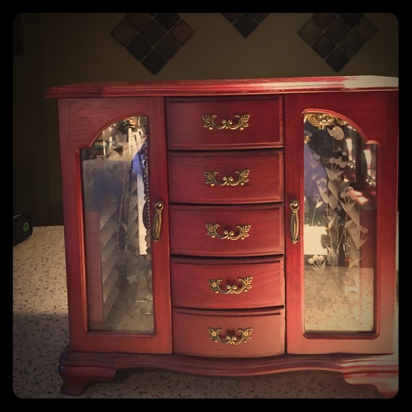 Jewelry box
