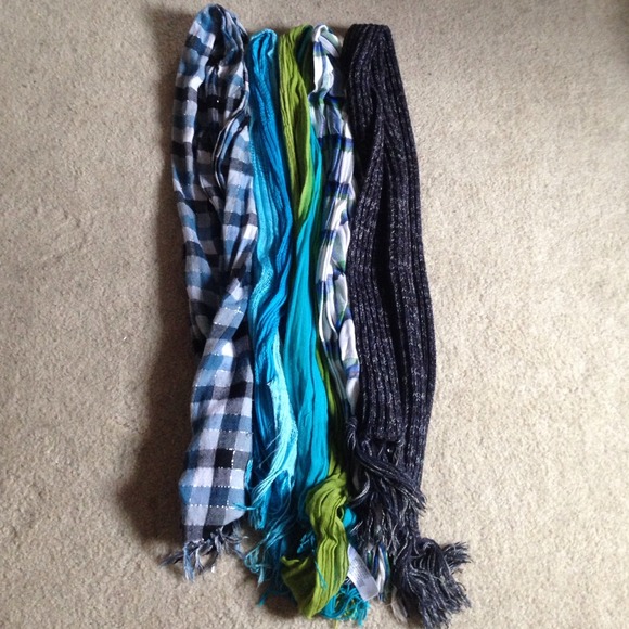 Scarfs - Picture 2 of 2