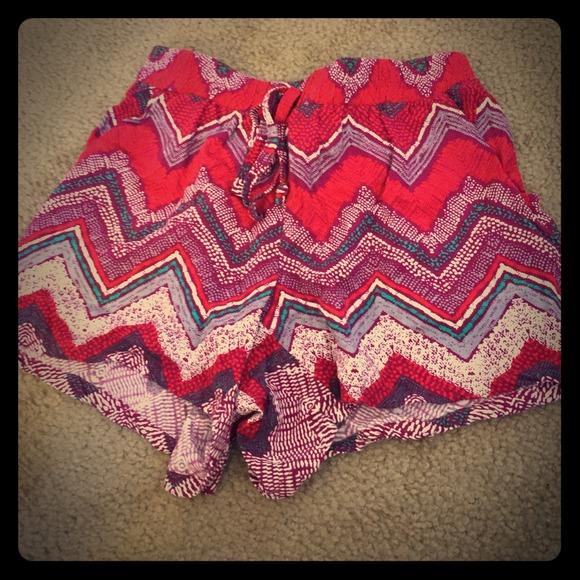 Pink/teal zig-zag shorts NWOT