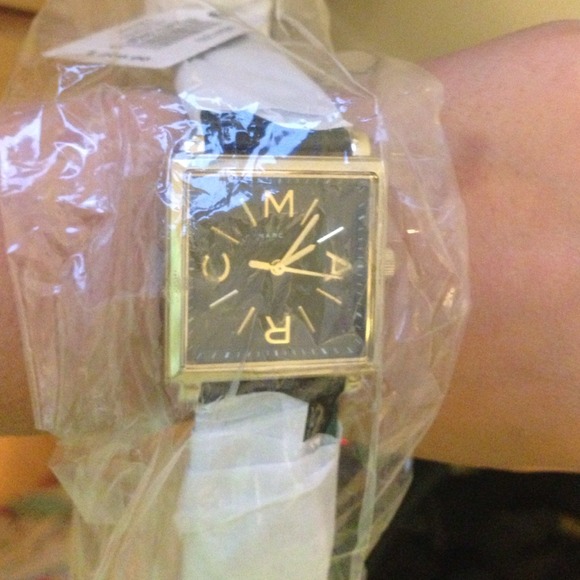 Marc by marc Jacobs black watch gold square gift! - Picture 3 of 4