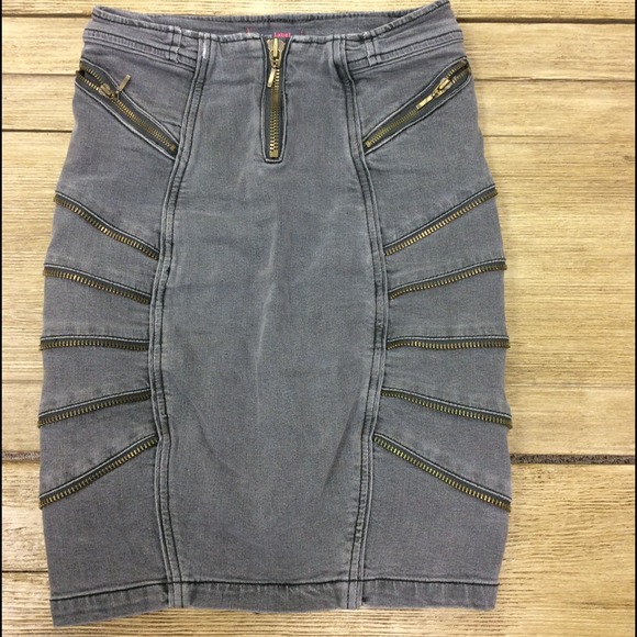 Love label skirt