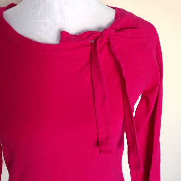 🎀Fuchsia top with a 🎀 - Picture 2 of 2
