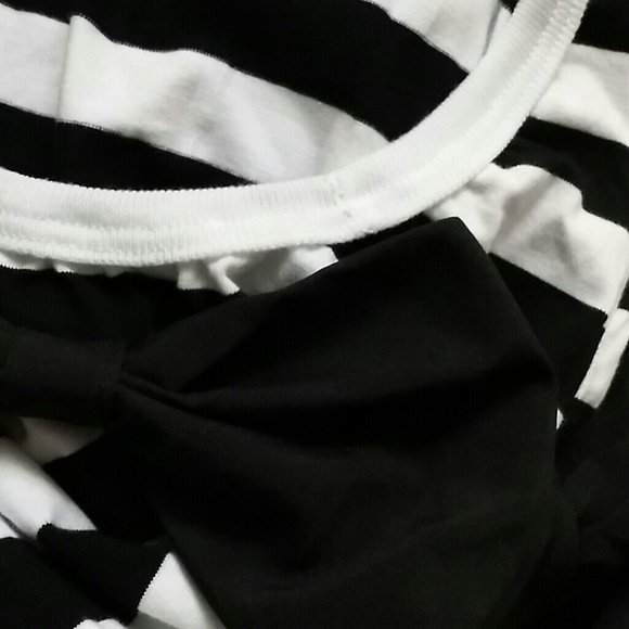 ❌SOLD❌NWOT Cute black/stripe short dress with bow. - Picture 2 of 3