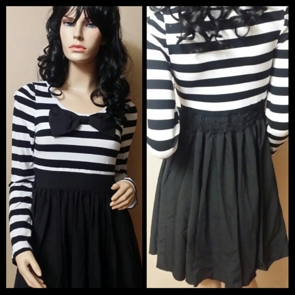 ❌SOLD❌NWOT Cute black/stripe short dress with bow. - Picture 3 of 3