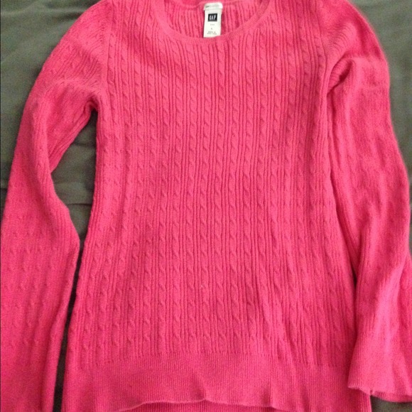 Gap sweater
