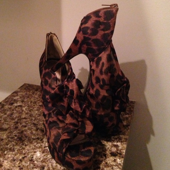 🚫sold🚫Platform Leopard ruffle heels