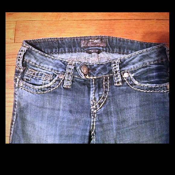 *SOLD*Buckle Silver Tuesday Jeans! Great Condition