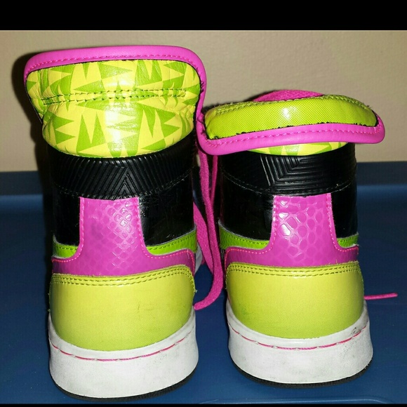 Girls Reebok Size 12.5 - Picture 3 of 4