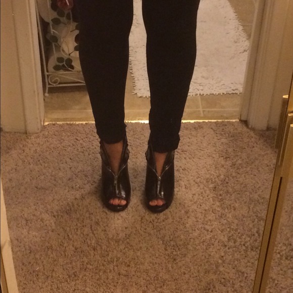 Extra pics of black heels
