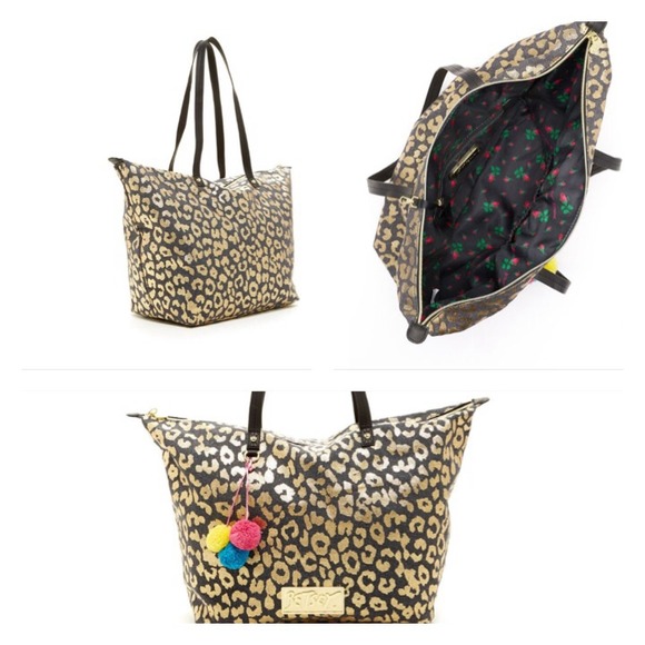 Betsey Johnson Handbags - Betsy Johnson "Glamazon" tote NWT HP X 3 🎈🎈🎉🎉