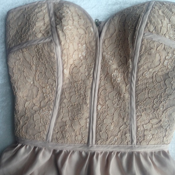 Beige lace bustier top - Picture 2 of 4