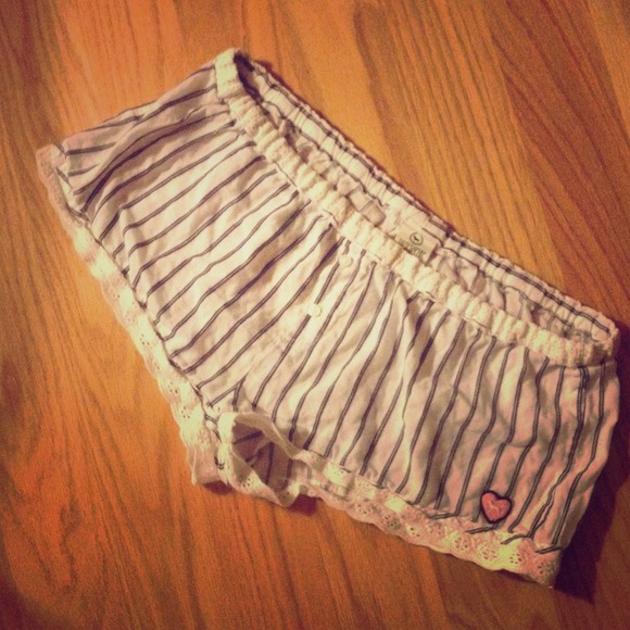 VS Pink lace trimmed boy shorts, adorbs!