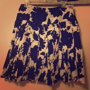 B&W floral print skirt