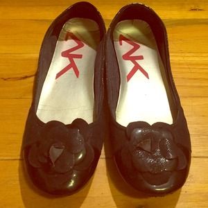 Black ballet flats