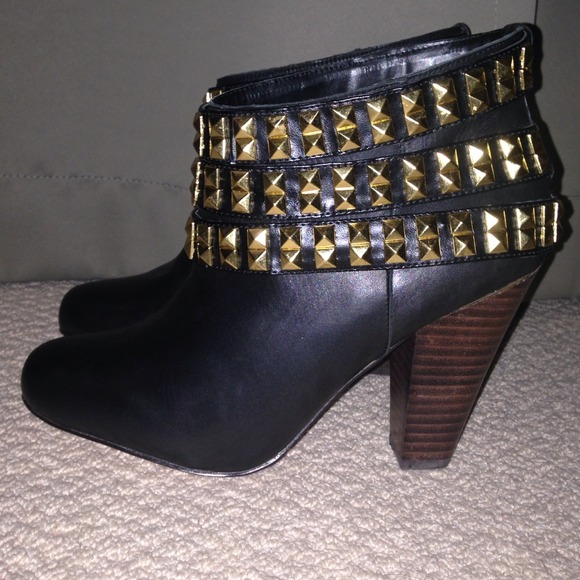 Betsey Johnson Booties 7.5