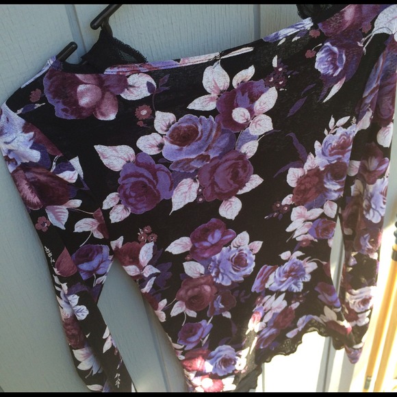 Floral Eyeshadow Blouse - Picture 3 of 4