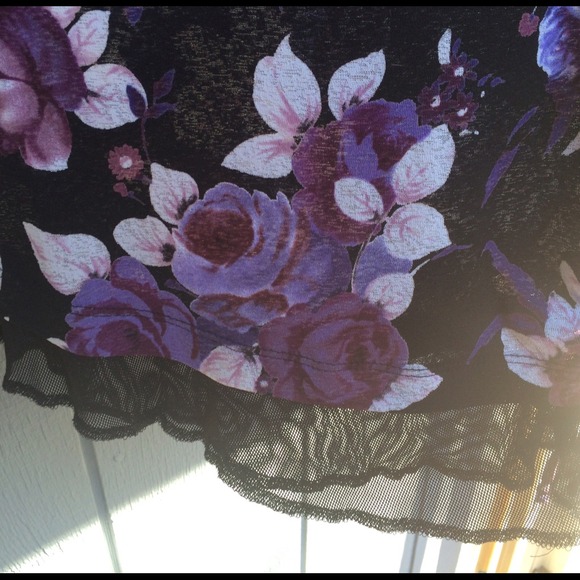 Floral Eyeshadow Blouse - Picture 4 of 4