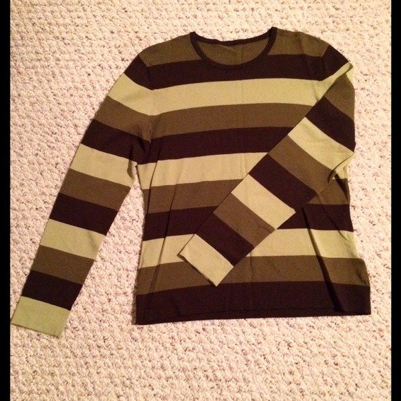 ✨SOLD!!✨Cute green and brown pullover!✨