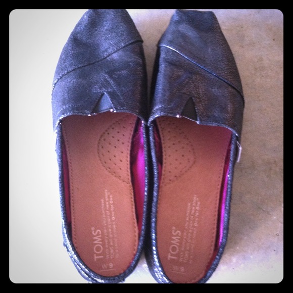 TOMS Black Snakeskin Pink Lining Slip On Shoes