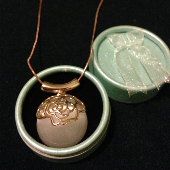 Cat eye stone necklace